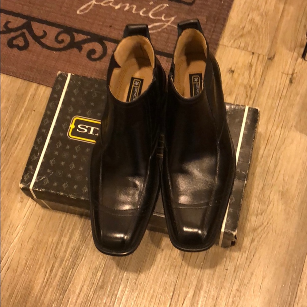 Dress shoes